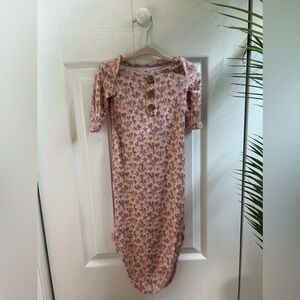 Caden Lane Weslie’s Wildflower bamboo Knotted Gown & Hat Set - NEW (newborn) -